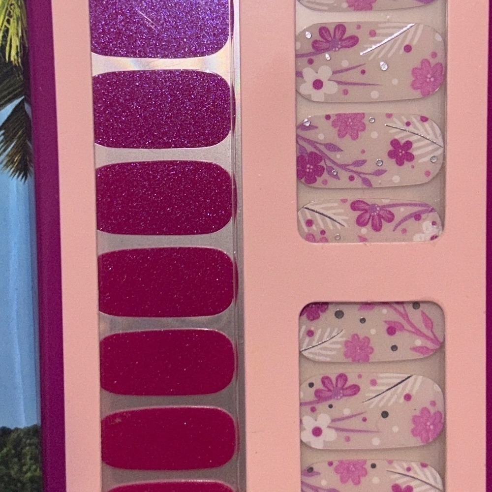 Dashing Diva Gloss Ultra Shine Gel Nail Strips Fleur Flair Magenta Floral